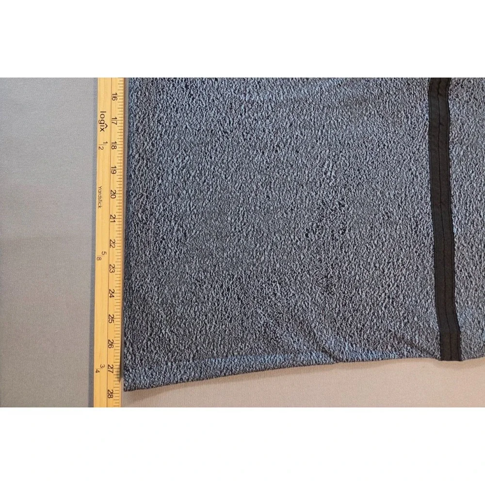 Lululemon Scarf Womens One Size  Gray Black Snap Vinyasa Wrap Elegant Jacquard